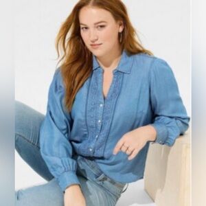Beautiful Torrid Crochet Detail Denim Shirt!
